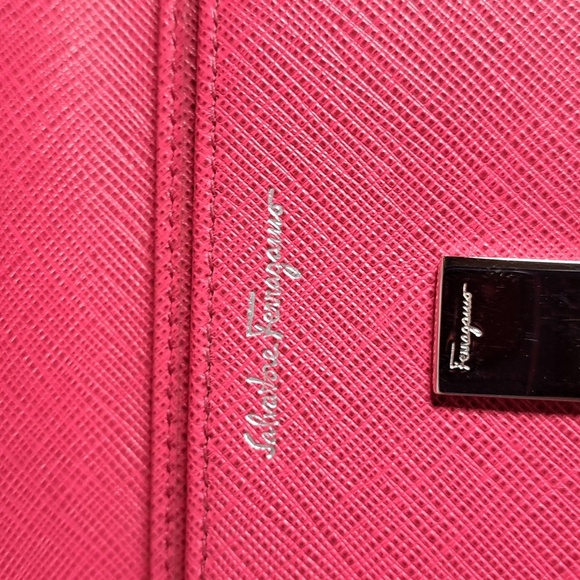 Salvatore Ferragamo Gancini Leather Trifold Wallet - Picture 8 of 12